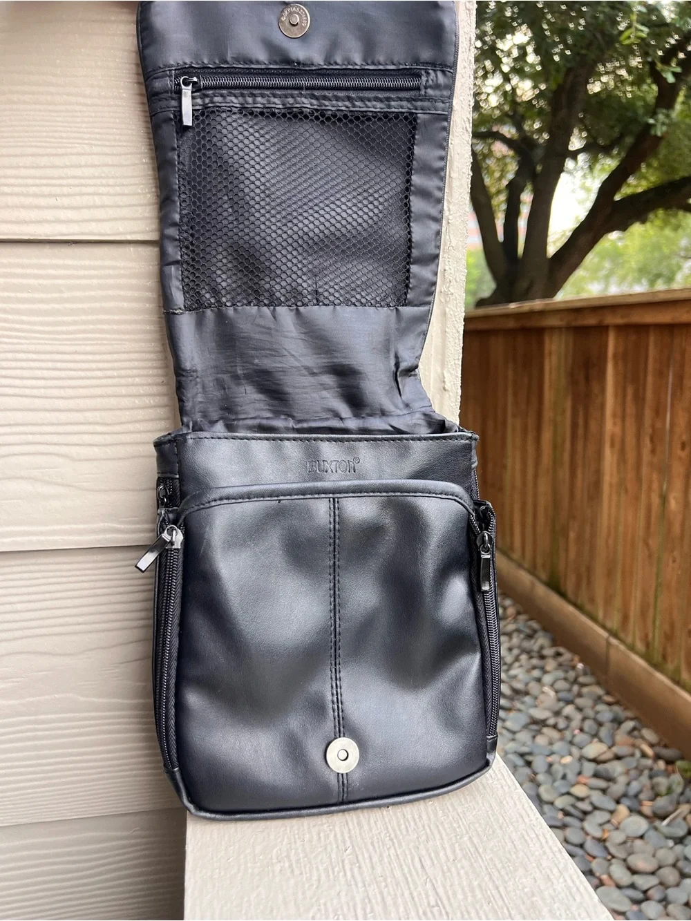 Buxton Genuine Leather Crossbody Organizer Travel Bag Black Multi Pocket Purse